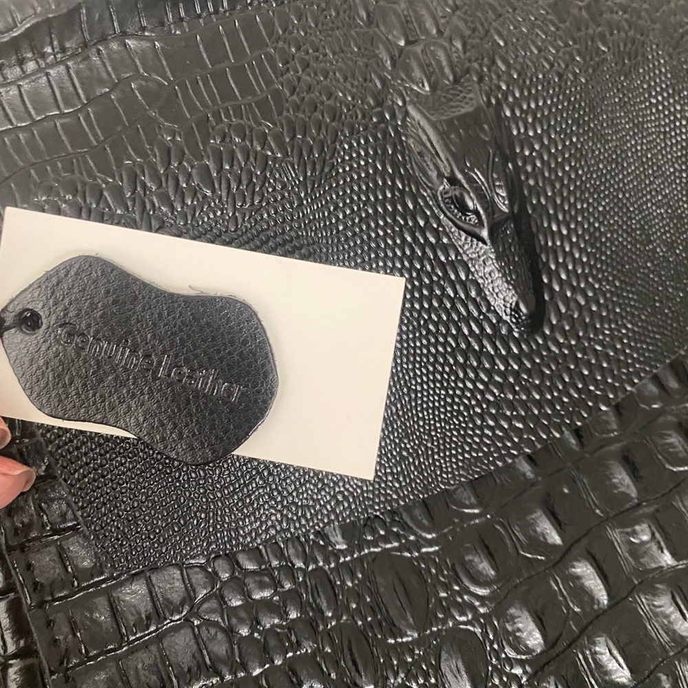 Black Crocodile-Embossed Women's Bag - Picture 4 of 4